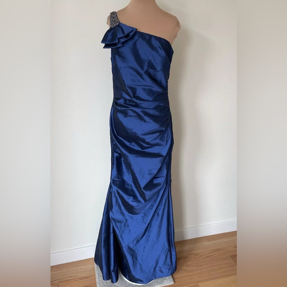 Latrice Bryn Mawr Navy One Shoulder Ruched Formal Gown NWT 10 $175